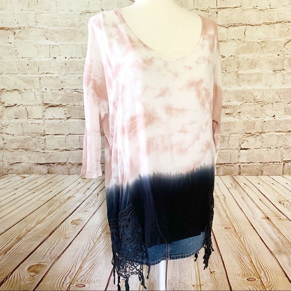 BKE Gimmicks tie dye crochet tunic top